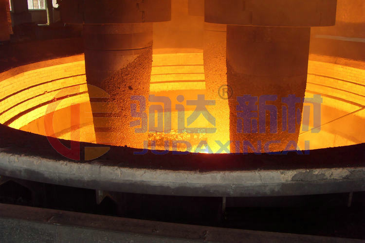 工業(yè)硅礦熱爐內(nèi)襯耐火材料的砌筑